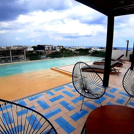 Deluxe Condo, Pool, Security, Great Location Close To Everywhere